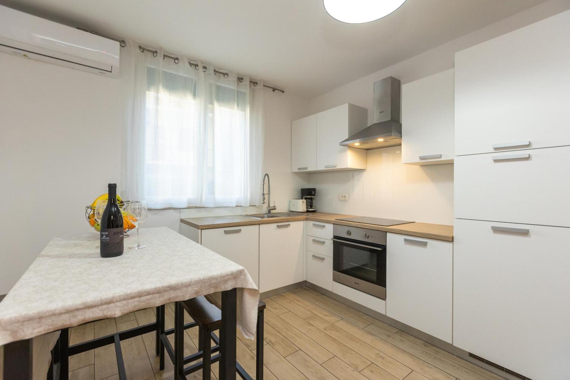 Deluxe Apartment Near The Bridge Zadar Exterior photo