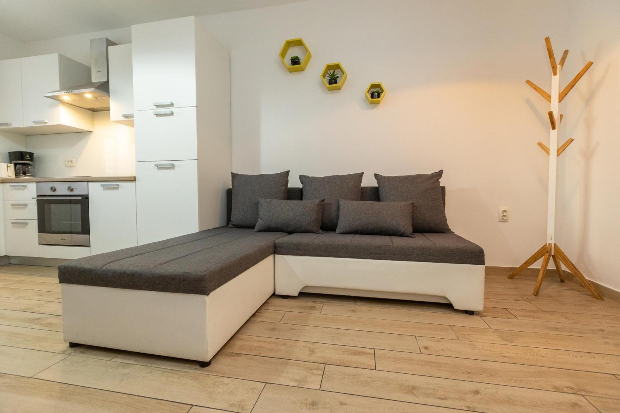 Deluxe Apartment Near The Bridge Zadar Exterior photo
