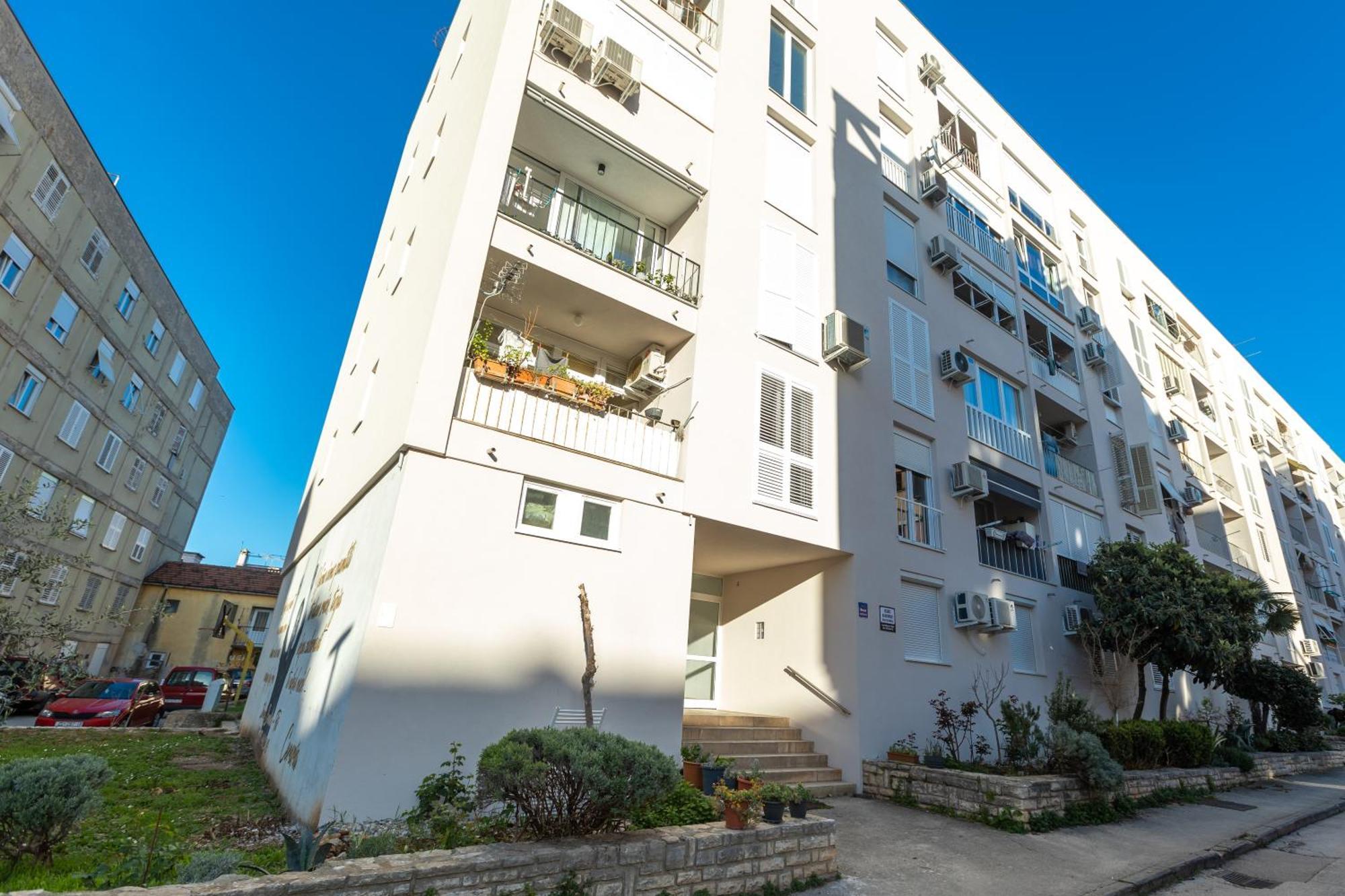 Deluxe Apartment Near The Bridge Zadar Exterior photo